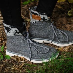 Pendleton Women's Rocky Flats Wool Lace-Up Sneaker Gray Heather, 8.5